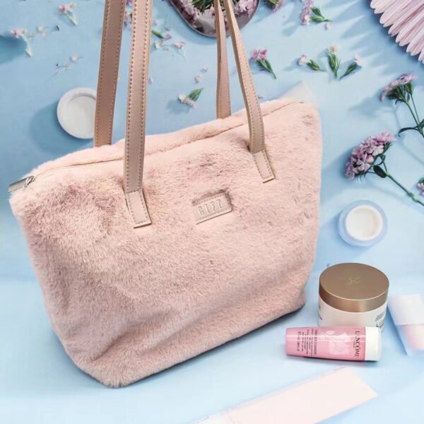 Travel Furry Soft Storage Bag Velvet Cosmetic Bag With Handle - Image 3